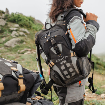 Givi Canyon Negro 12L