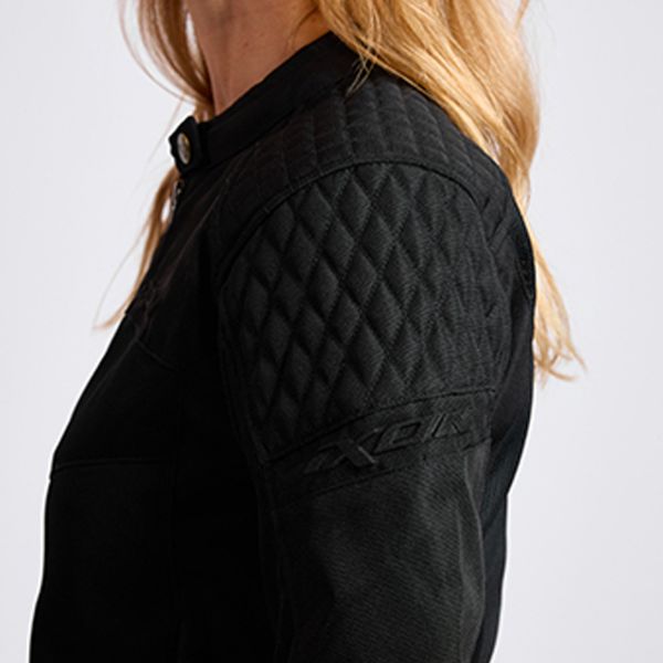 Ixon Ozcan Lady Black