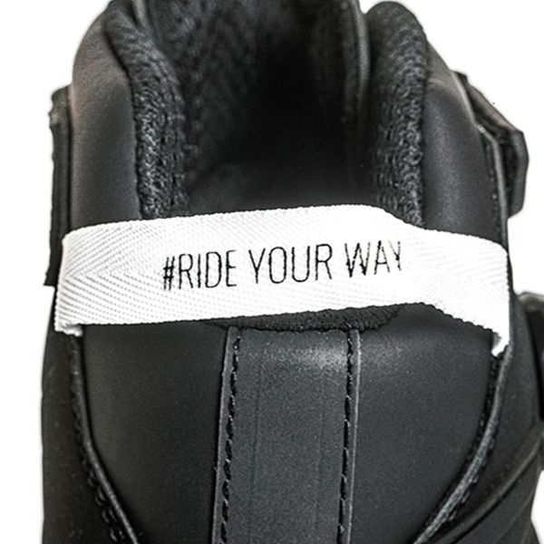 Ixon Bull 2 WP Black White