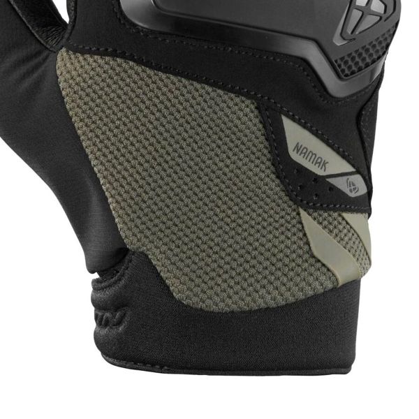 Ixon Namak Kaki Negro