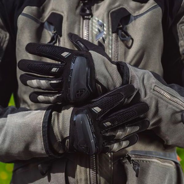 Ixon Namak Kaki Negro